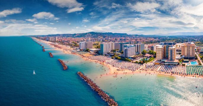 California Seafront Villa Montesilvano